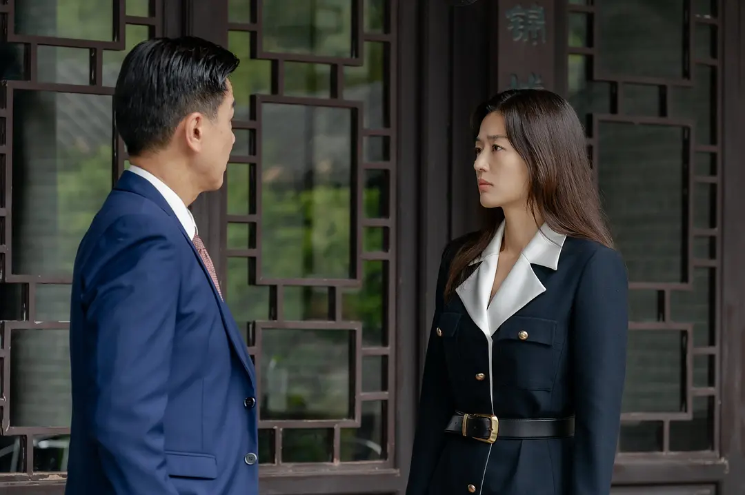 不愧是頂級陣容,這部諜戰韓劇《暴風圈》，值得一看