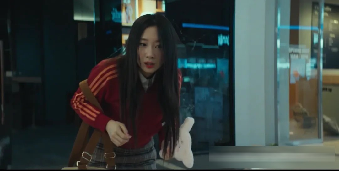 《群体》(港译《尸杀禁区》)影评:延尚昊的僵尸新作,好看但降智