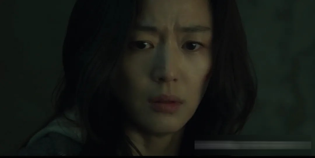 《群体》(港译《尸杀禁区》)影评:延尚昊的僵尸新作,好看但降智