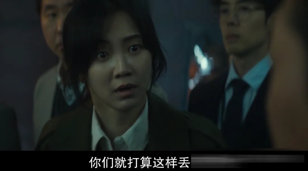 《群体》(港译《尸杀禁区》)影评:延尚昊的僵尸新作,好看但降智