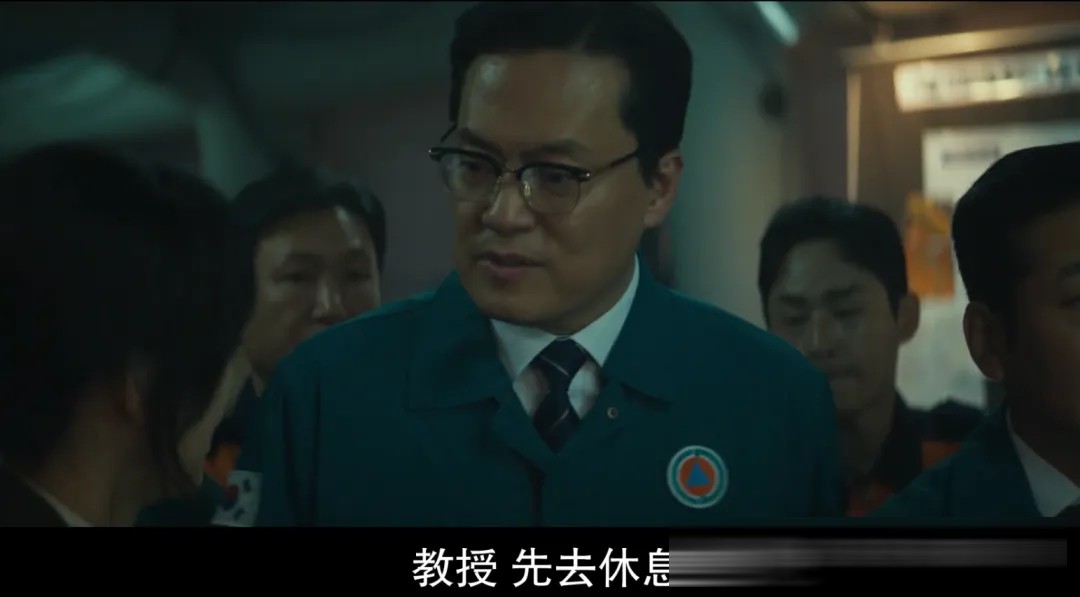 《群体》(港译《尸杀禁区》)影评:延尚昊的僵尸新作,好看但降智