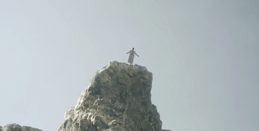 經典尺度邪典恐怖片《仲夏夜驚魂/仲夏魘》，看得人頭皮發麻！