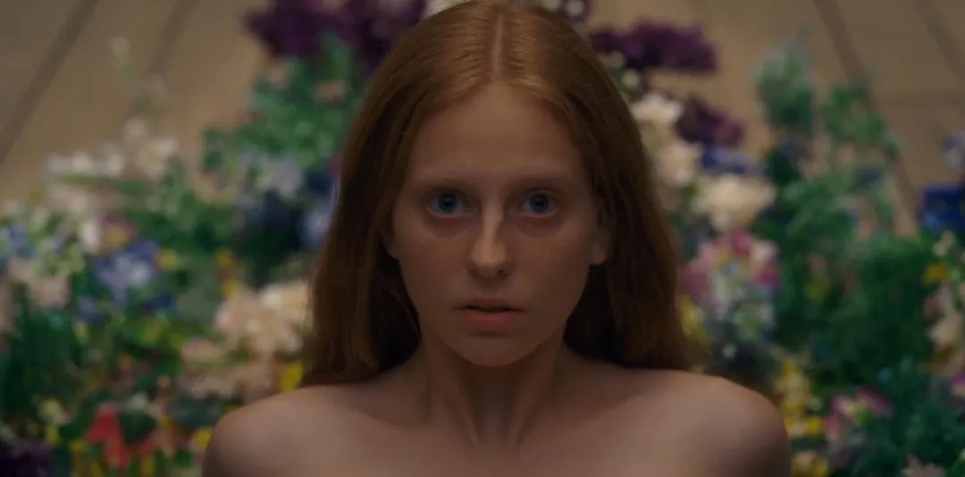 經典尺度邪典恐怖片《仲夏夜驚魂/仲夏魘》，看得人頭皮發麻！