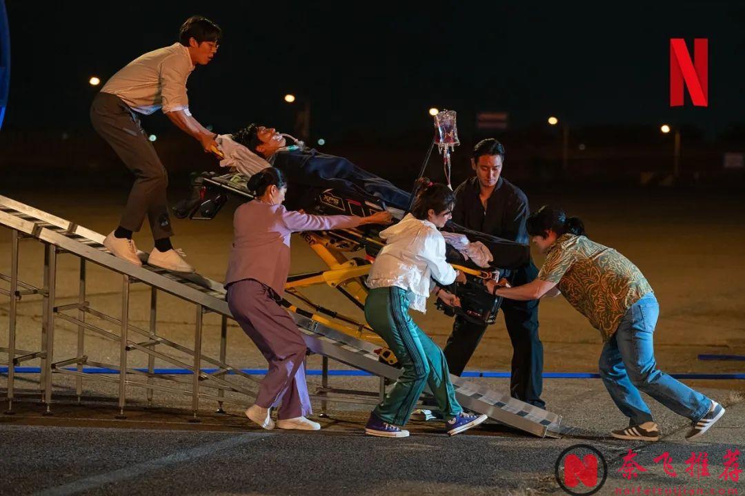 還原醫療行業亂象的最新Netflix韓劇《重症外傷中心/外傷重症中心》一集就爆,遠超預期！