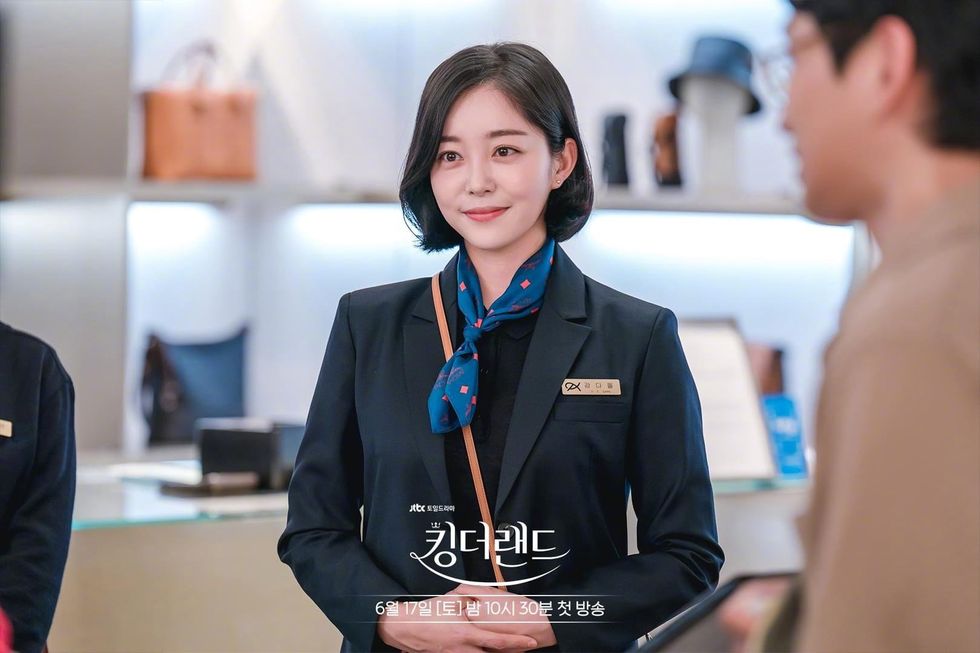 Netflix爱情韩剧《欢迎来到王之国》12看点！霸总李俊昊＆微笑职员润娥，展开王子爱上灰姑娘的高甜罗曼史