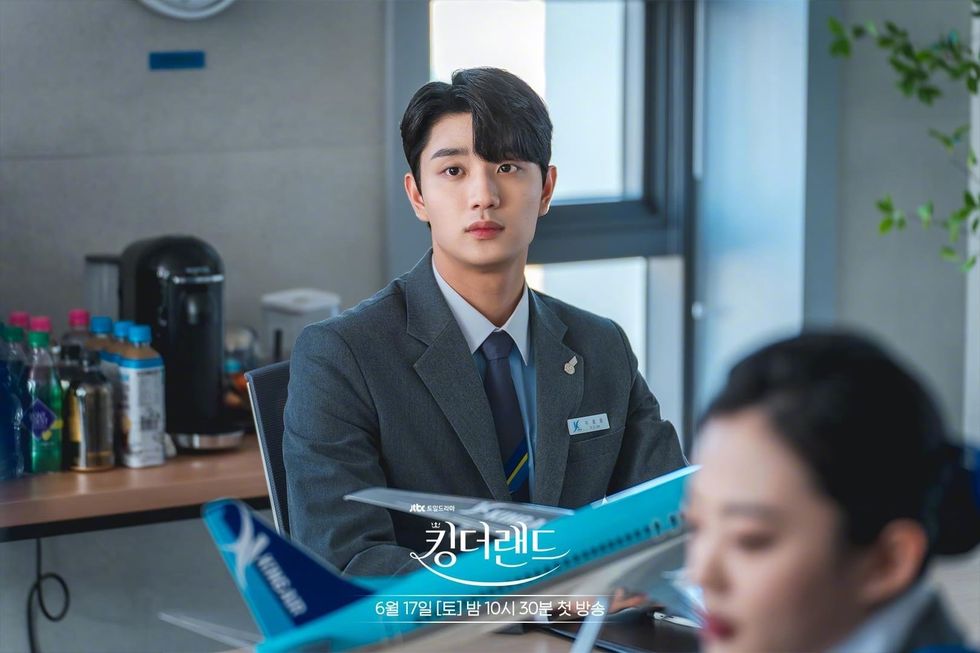 Netflix爱情韩剧《欢迎来到王之国》12看点！霸总李俊昊＆微笑职员润娥，展开王子爱上灰姑娘的高甜罗曼史