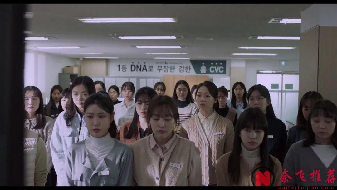 揭秘年轻人绝望背后的真实原因，年度最「无力」的电影《下一个素熙/阴影下的她》...