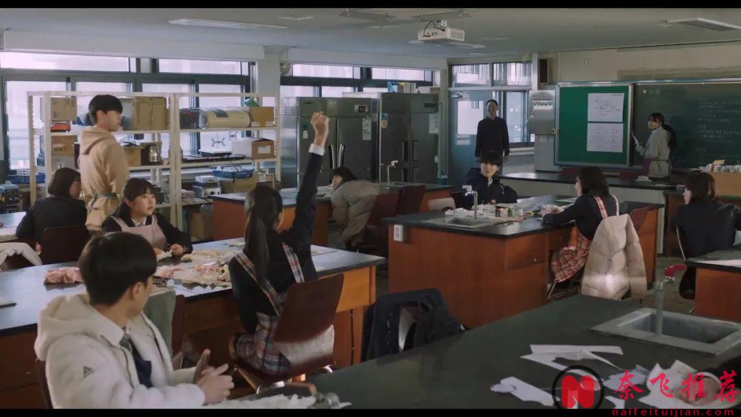 揭秘年轻人绝望背后的真实原因，年度最「无力」的电影《下一个素熙/阴影下的她》...