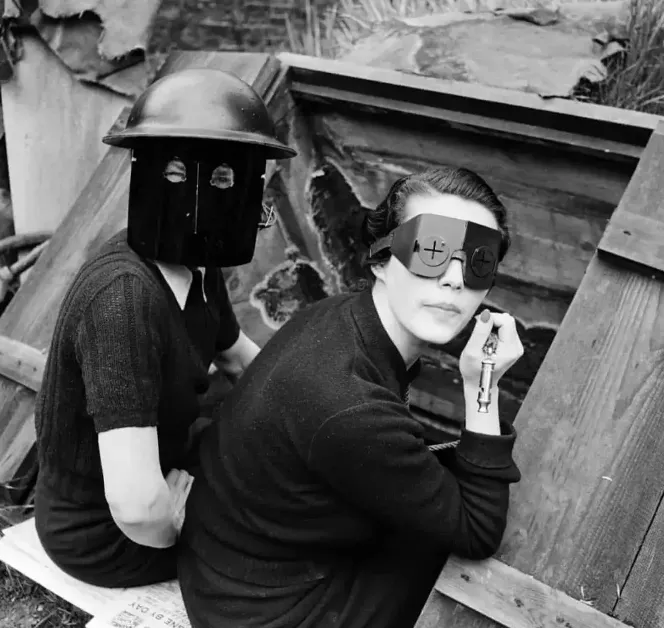 影后又为艺术献身！这次致敬另一个女神《李·米勒》