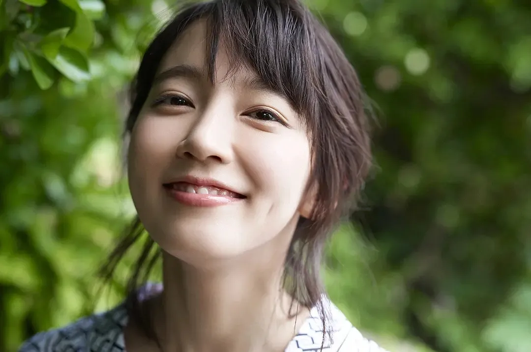 生活困难就找她！酒窝美女「吉冈里帆」在《健康又文明的最低限度生活》中演了个日本公务员