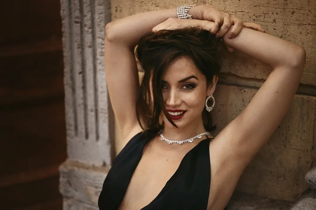 拉丁艳魂安娜・德・阿玛斯勇闯好莱坞！6 部封神佳作，为艺术大胆突破尺度