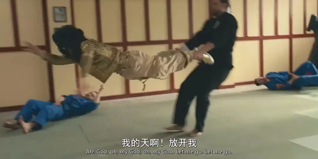 一部融合了喜剧和惊悚的影片《生死大乐透/致命大乐透/头奖》，从开头就让人肾上腺素飙升