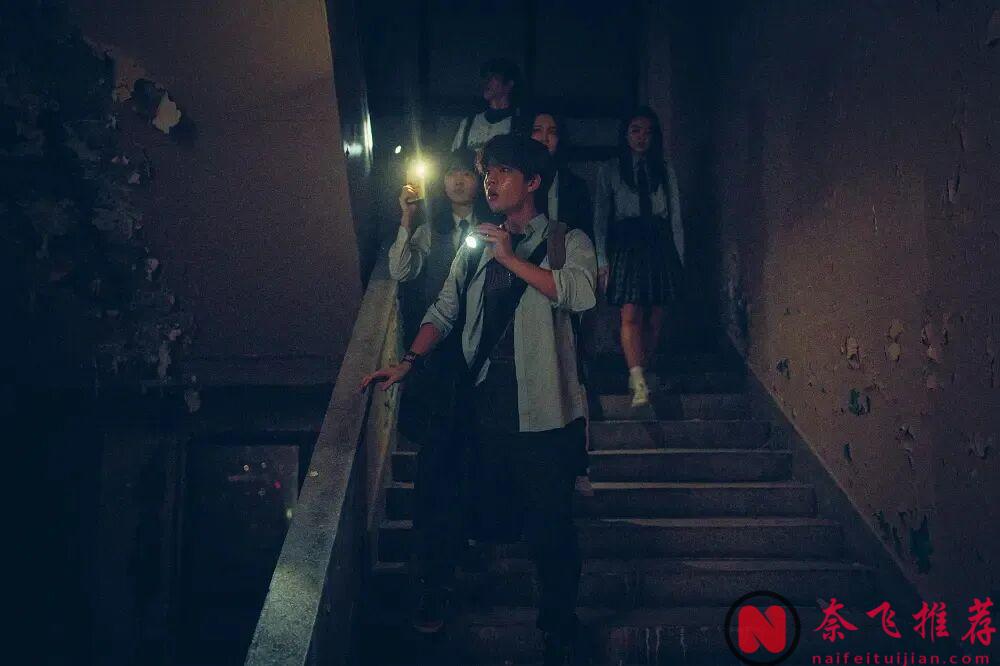 最新密室通灵题材R级电影《降灵：鬼神游戏》，顶级网红作死拍视频，让人汗毛直立