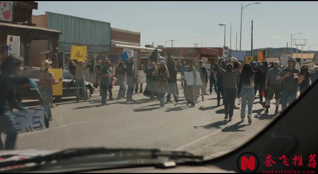 “小丑”又疯了，影帝+影后阵容西部爽片《爱丁顿》！