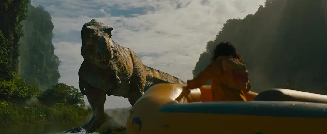 新片《侏罗纪世界：重生》上映：史前恐龙再次复活，智商超群人类被秒杀
