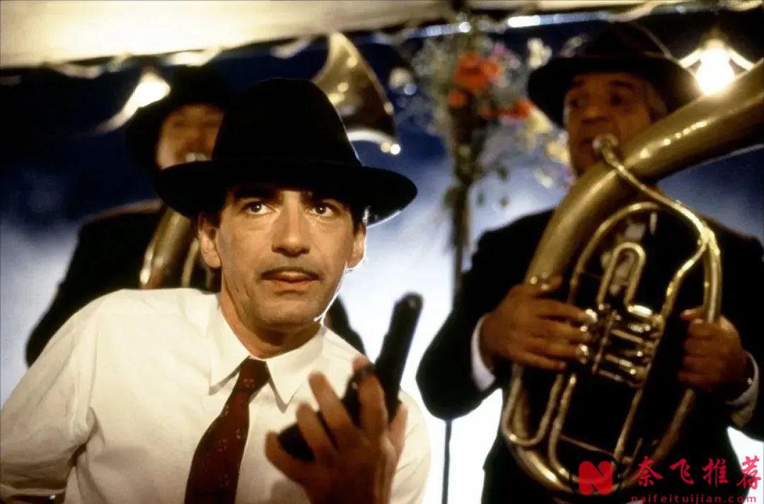 这部史诗级神作《地下/地下社会》虽然是一出无比深情的荒诞闹剧，但我愿称之为「天人之作」！