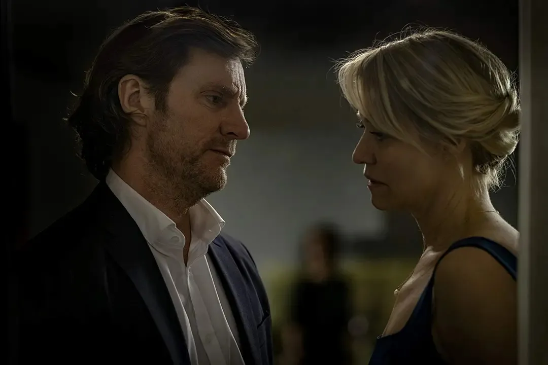 羞耻感爆棚的电影《红心女王/女王诱罪/烈火偷情》，中产阶级大妈和小鲜肉之间的那些事