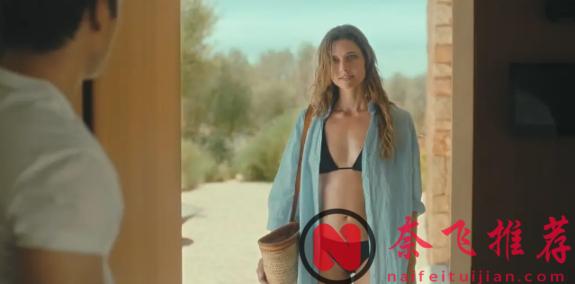 Netflix又炸出一部大尺度悬疑片《危岛坠爱》，演员养眼，景色优美，妥妥的爱情杀猪盘！