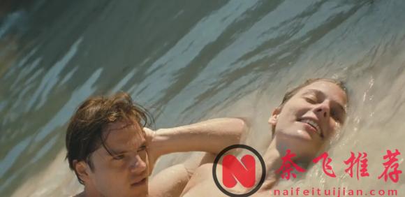 Netflix又炸出一部大尺度悬疑片《危岛坠爱》，演员养眼，景色优美，妥妥的爱情杀猪盘！