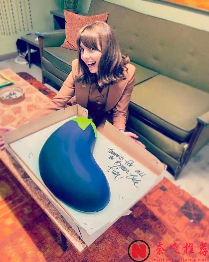 HBO悄悄上线一部尺度大到不敢播预告的美剧？！ 直呼「女权倒退了」...