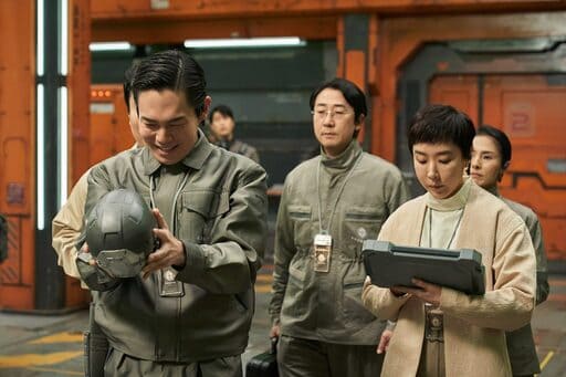 韩国科幻Netflix电影《贞伊》影评：已故演员姜受延生前的最后一部作品