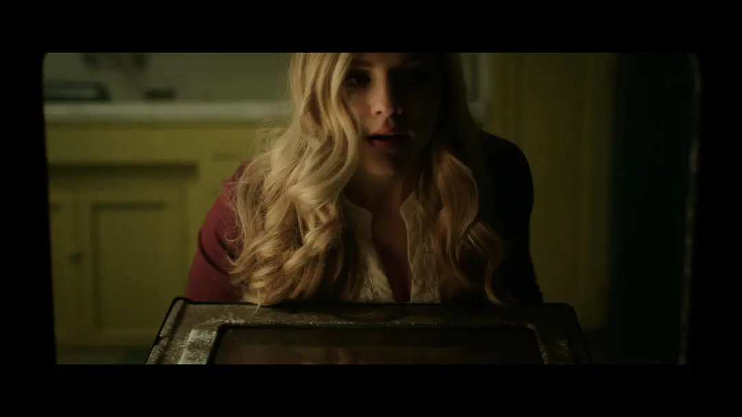 一部R級重口恐怖片《停屍房收藏/殯儀館收藏》，晚上看後勁不小