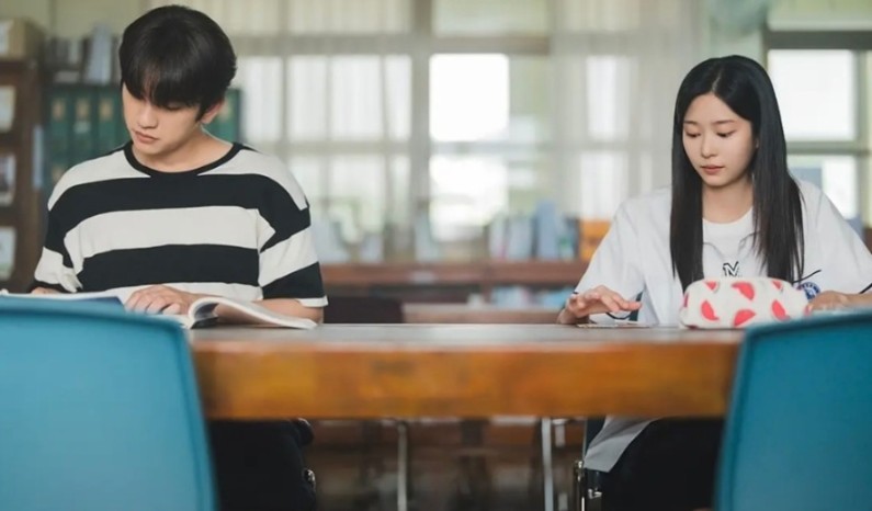 满屏荷尔蒙！这部 Netflix 青春韩剧《依然闪亮/闪耀/灿烂》，收视低却被网友爆推