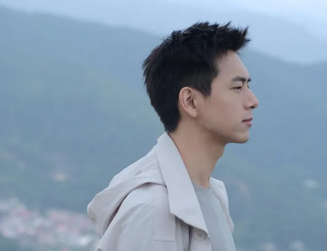 Netflix 新上大陆情感都市剧《春色寄情人》，双向救赎的温暖爱情！