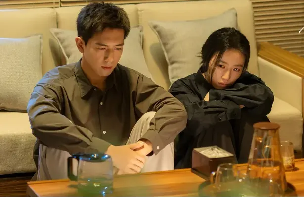 Netflix 新上大陆情感都市剧《春色寄情人》，双向救赎的温暖爱情！