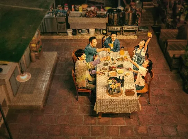 Netflix 新上大陆情感都市剧《春色寄情人》，双向救赎的温暖爱情！