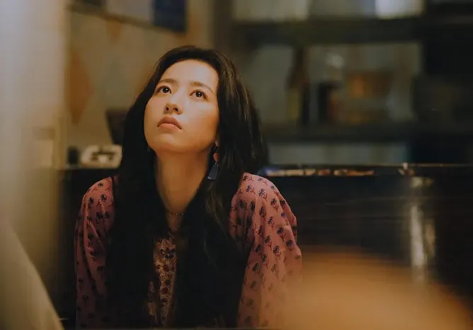 Netflix 新上大陆情感都市剧《春色寄情人》，双向救赎的温暖爱情！