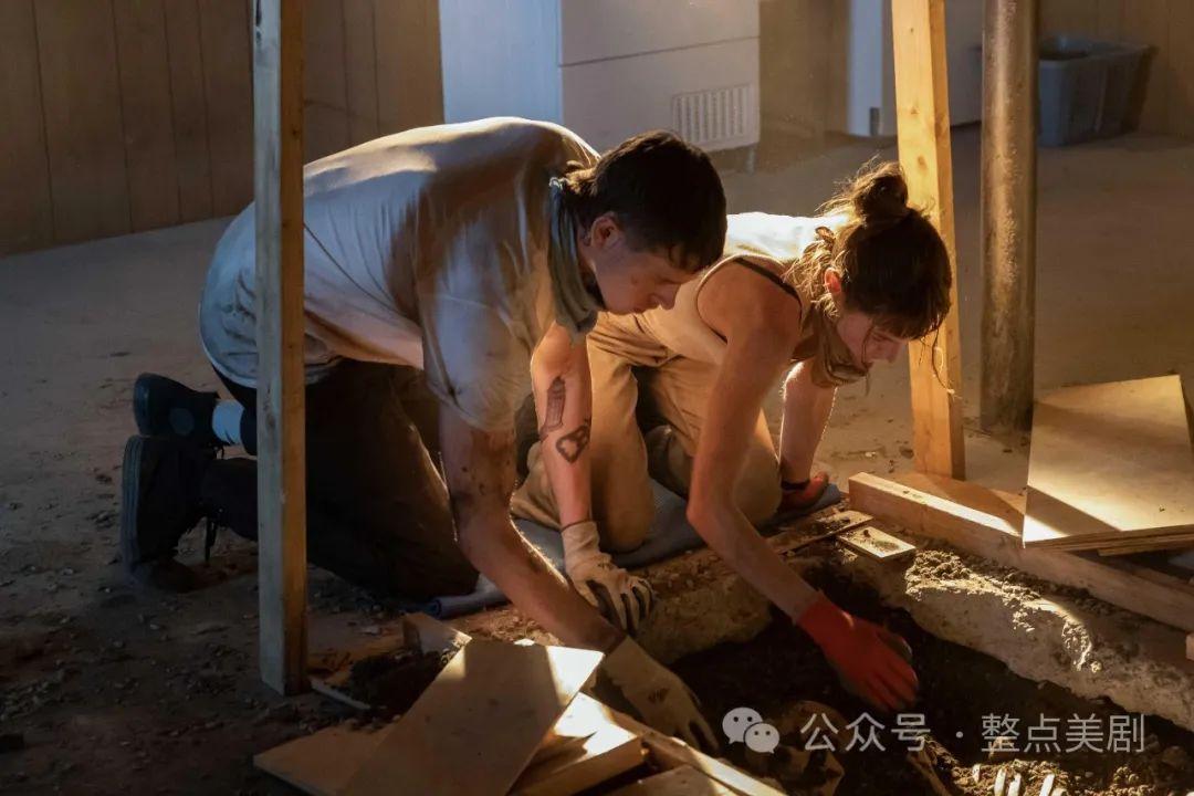 一集死一人，破案靠AI！这部大尺度神剧「世界尽头的一场谋杀」杀疯了！