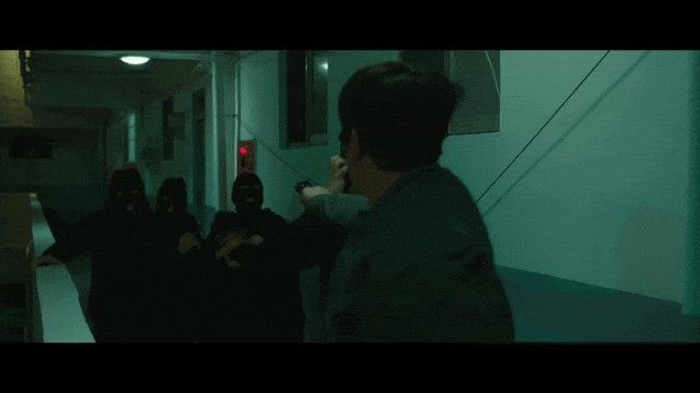 2026 韩国犯罪动作喜剧《情报员》:刑警与线人的翻车逃亡记