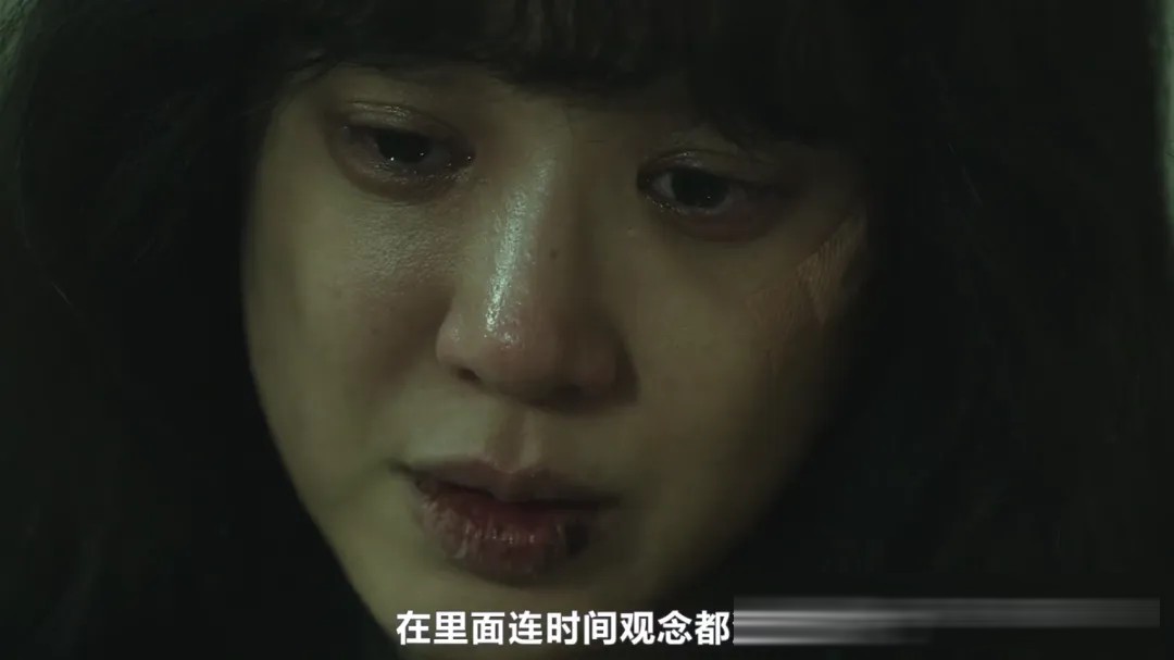 《白色轿车里的女人》:一桩雪地疑案背后,三个受伤女人的选择