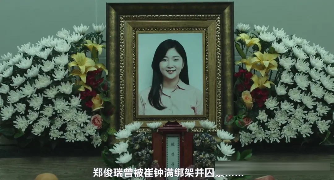 《白色轿车里的女人》:一桩雪地疑案背后,三个受伤女人的选择