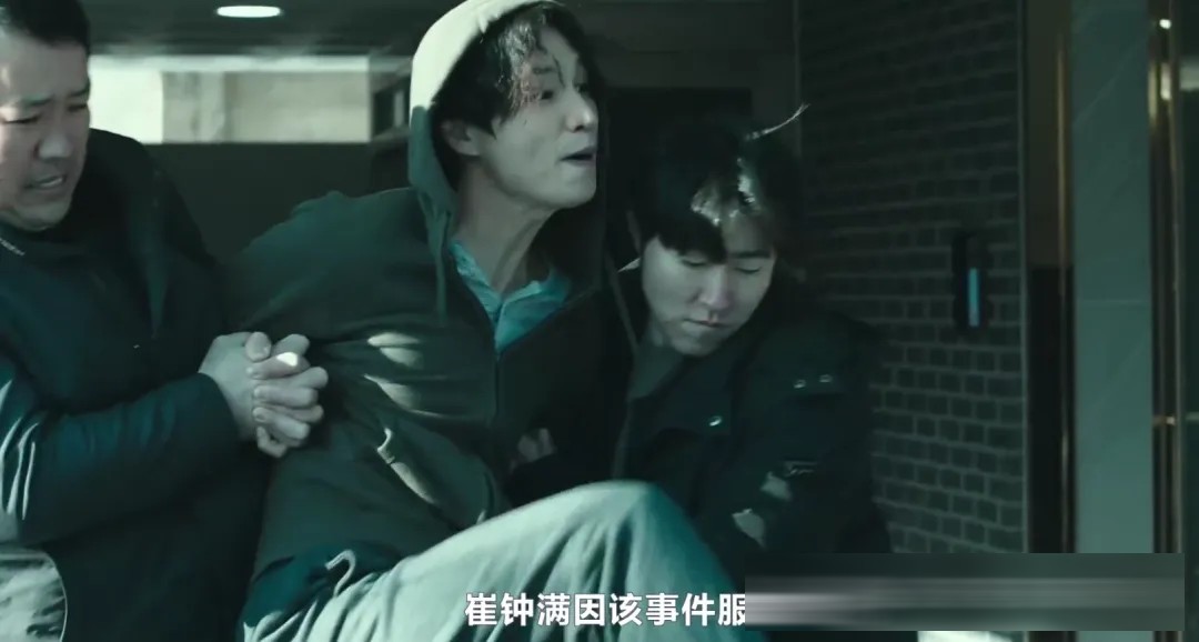 《白色轿车里的女人》:一桩雪地疑案背后,三个受伤女人的选择