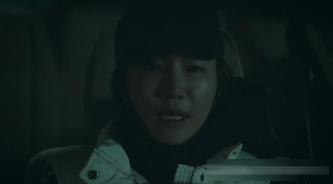 《白色轿车里的女人》:一桩雪地疑案背后,三个受伤女人的选择