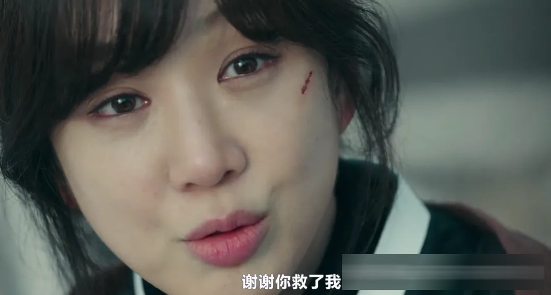 《白色轿车里的女人》:一桩雪地疑案背后,三个受伤女人的选择
