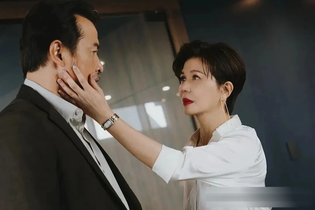 台剧《亲密之海》：七集讲透一个既得利益者，和一个敢爱敢恨的新世代女性