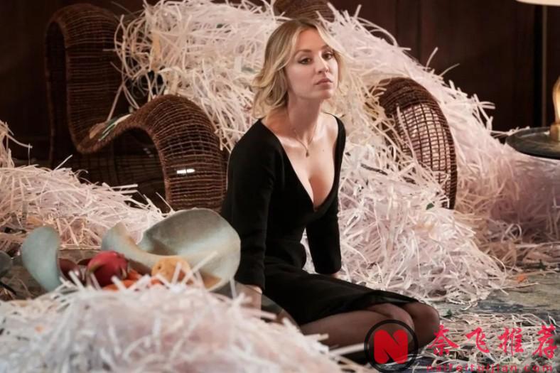 不愧是HBO，酒醒之後旁邊的一具屍體被她直接無視，《空乘危機/謎飛空姐》第一集就這麼高能！