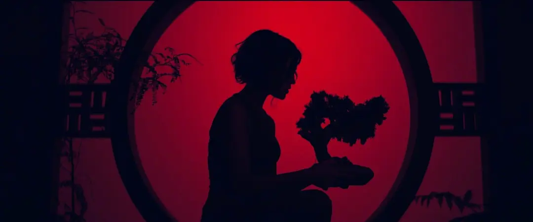 2025最新生猛恐怖外星大片《異世降臨》！投資1.5億，堪稱《異形》+《黑洞表面》結合版