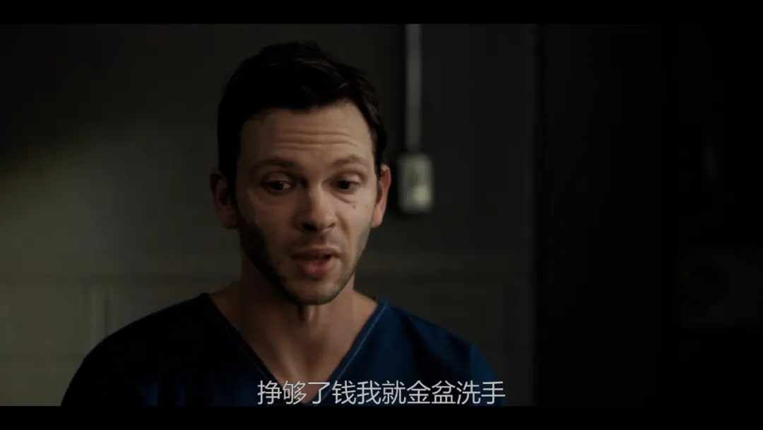 Netflix又一部被低估的高分律政剧《林肯律师》，就爱看这个男人施展魅力！