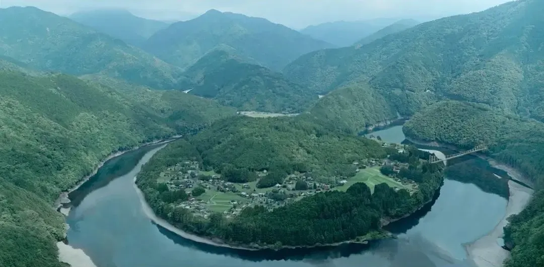 年度最生猛日劇《噬亡村 第2季》！村民團滅一支機動隊！！