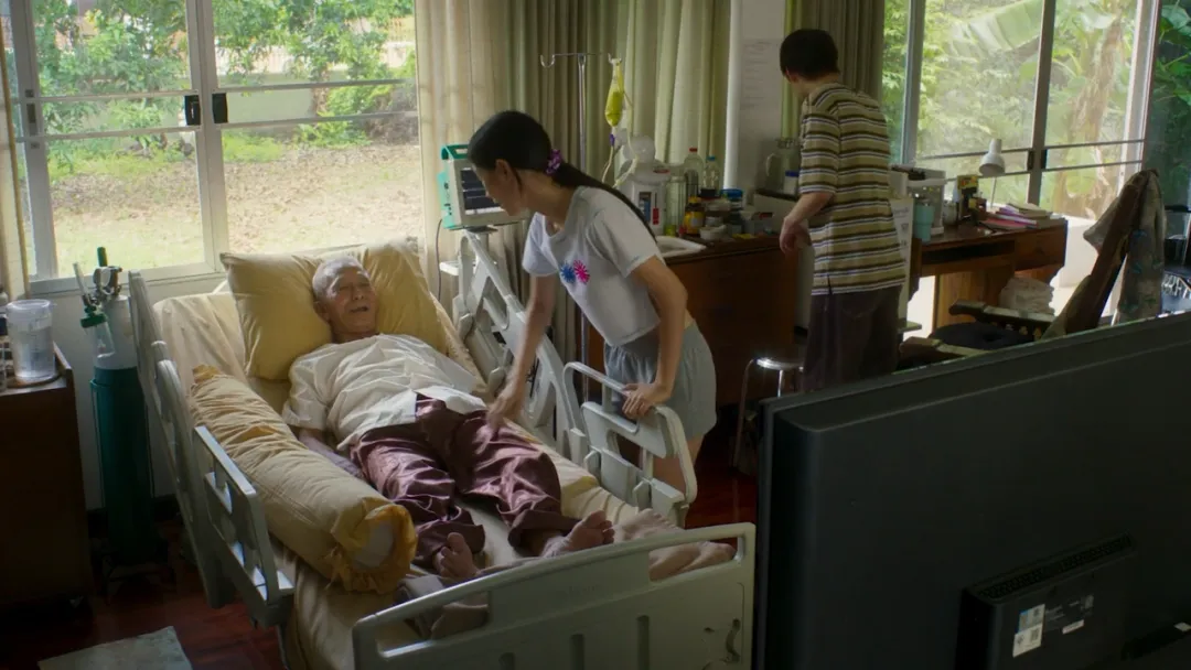 浮躁的社會，能看到這樣一部「人間清醒」的電影《姥姥的外孫/金孫爆富攻略/全職乖孫》，實屬難得！