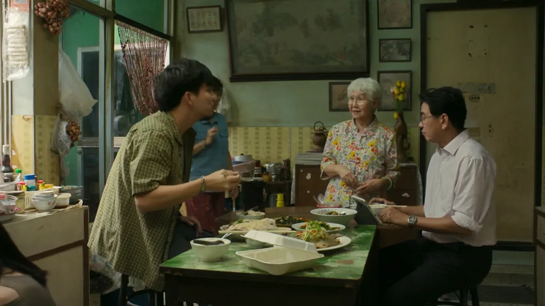 浮躁的社會，能看到這樣一部「人間清醒」的電影《姥姥的外孫/金孫爆富攻略/全職乖孫》，實屬難得！