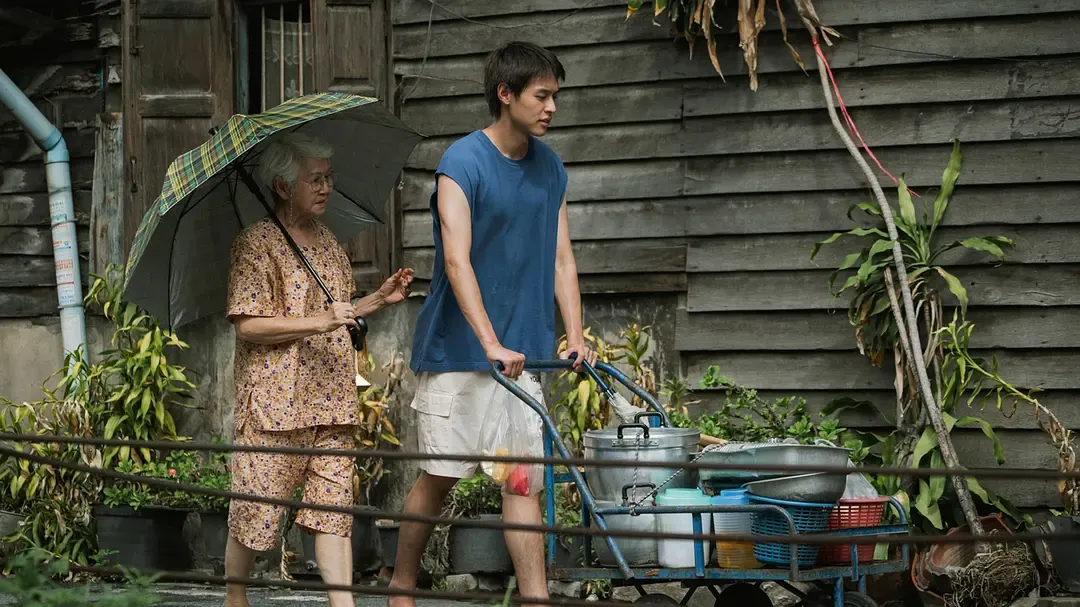 浮躁的社會，能看到這樣一部「人間清醒」的電影《姥姥的外孫/金孫爆富攻略/全職乖孫》，實屬難得！