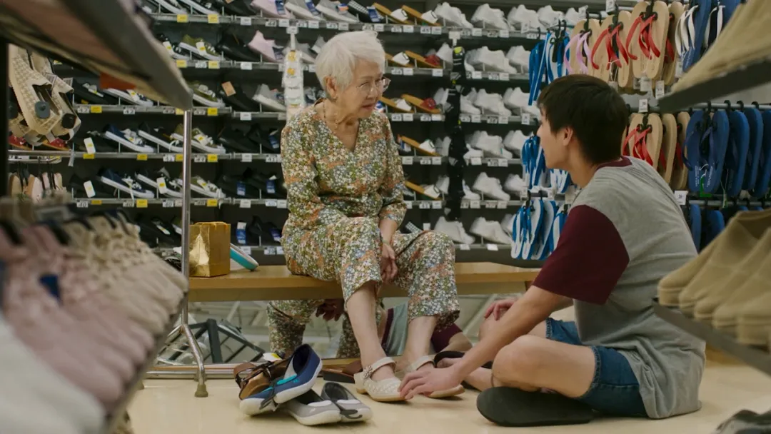 浮躁的社會，能看到這樣一部「人間清醒」的電影《姥姥的外孫/金孫爆富攻略/全職乖孫》，實屬難得！