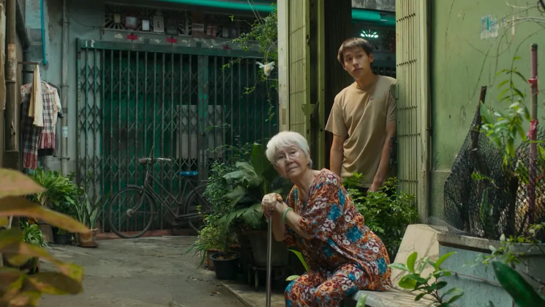 浮躁的社會，能看到這樣一部「人間清醒」的電影《姥姥的外孫/金孫爆富攻略/全職乖孫》，實屬難得！