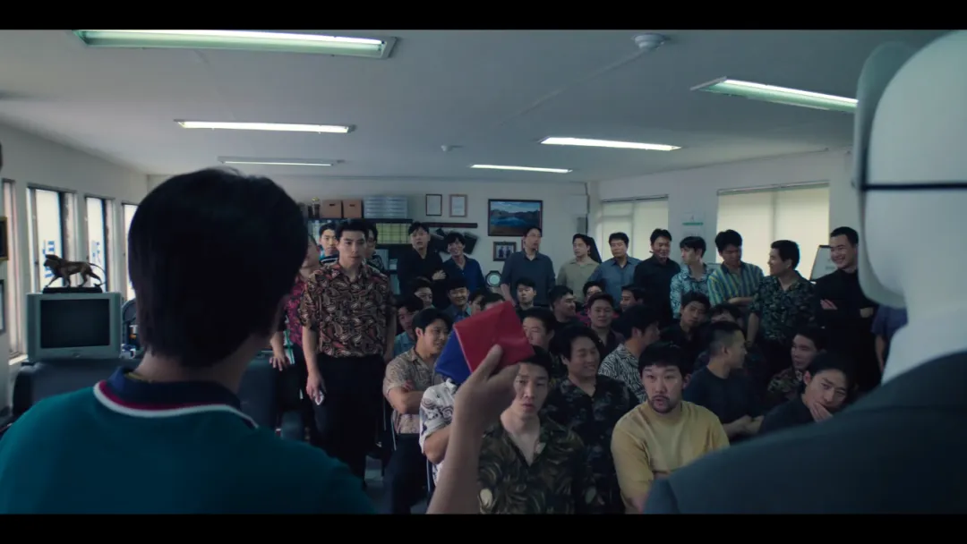 Netflix年度王炸韓劇《魷魚遊戲2》終於迴歸，將觀眾拉回了那個既殘酷又迷人的生死遊戲世界！