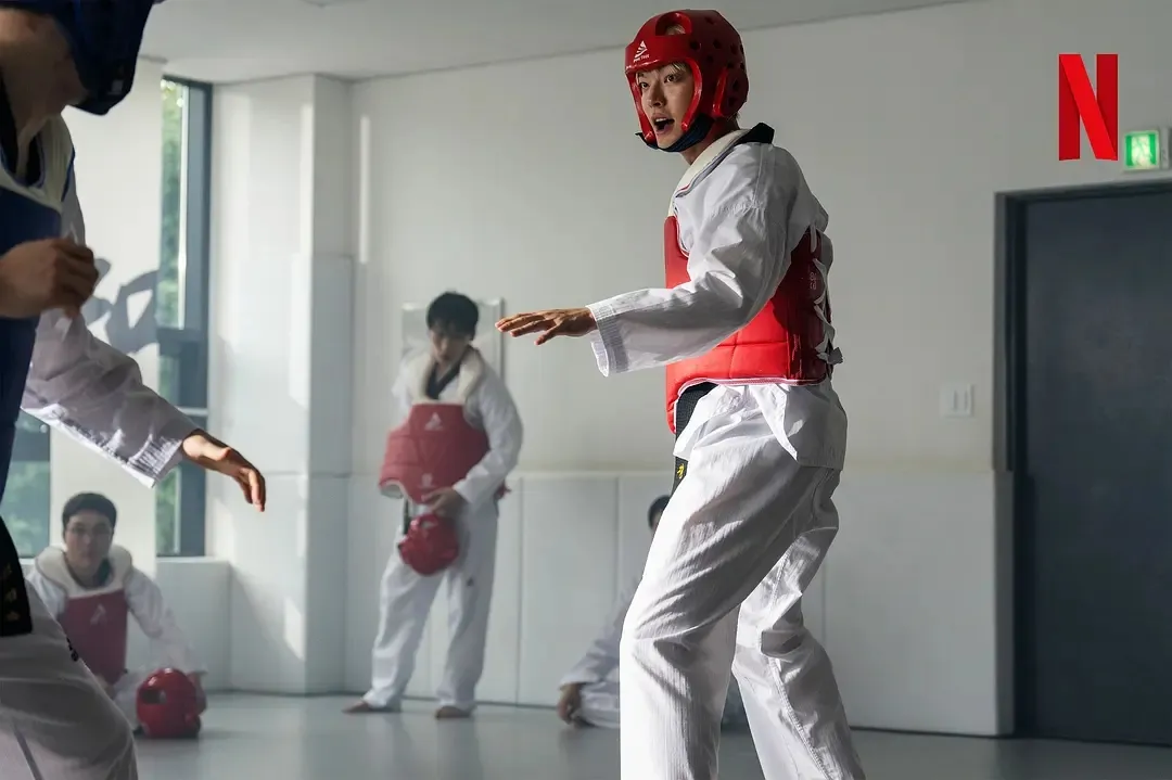 Netfilx韓國高顏值新動作喜劇電影《黑帶出勤中》開播，這下觀眾又有福了！